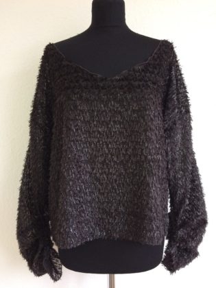 Pullover dunkel braun darkbrown glänzende Fransen lang Arm V-Ausschnitt